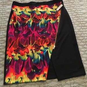 NWT vibrant skirt w/zipper detail & unique cut